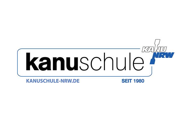 Logo der Kanu Schule NRW mit Schriftzug „kanuschule“, URL und Gründungsjahr 1980 in blauem Design.